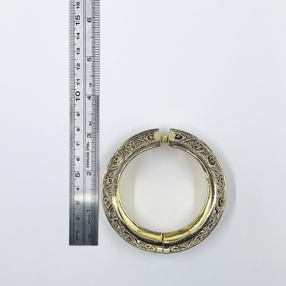 Beautiful Antiqued Gold Tone Hinged Filigree Bangle Bracelet - Picture 7 of 8